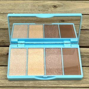 The ultimate cheek palette featuring four universal shades; three shimmery highl